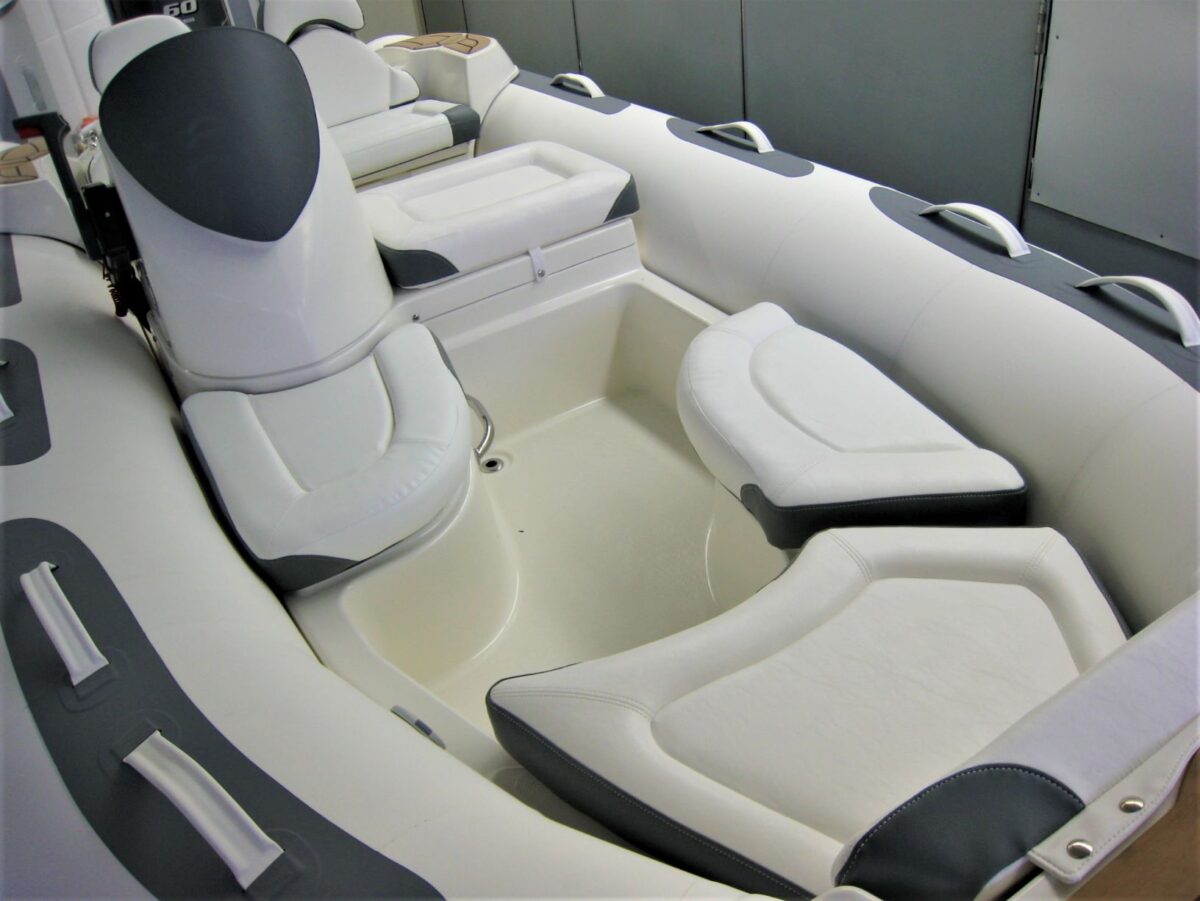 Avon SeaSport 440 Deluxe Bow Seating